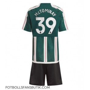 Manchester United Scott McTominay #39 Replika Bortatröja Barn 2023-24 Kortärmad (+ Korta byxor)